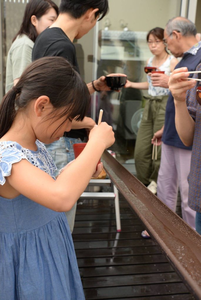 ルーフテラスで流しそうめんをした思い出