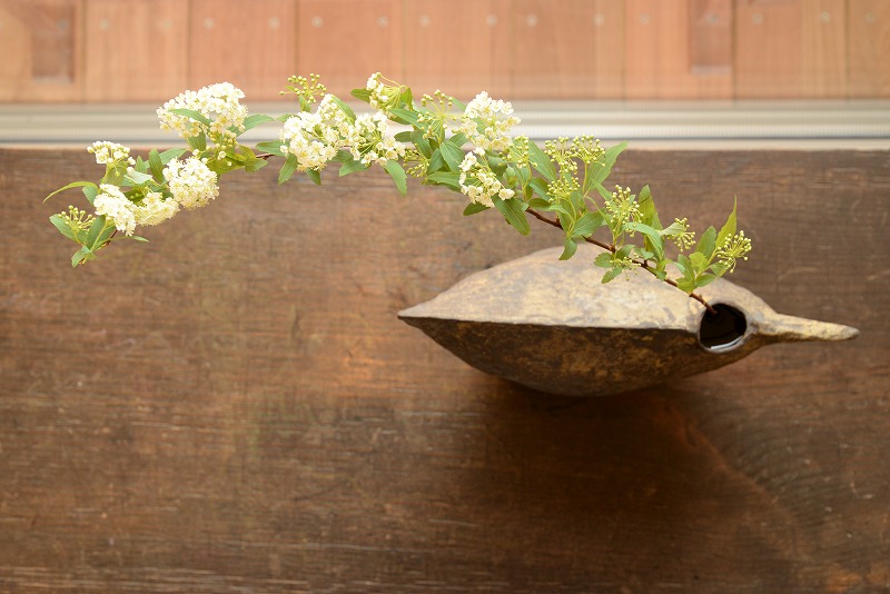 世界は欲しいモノにあふれてるのに対して、本当に必要なモノを