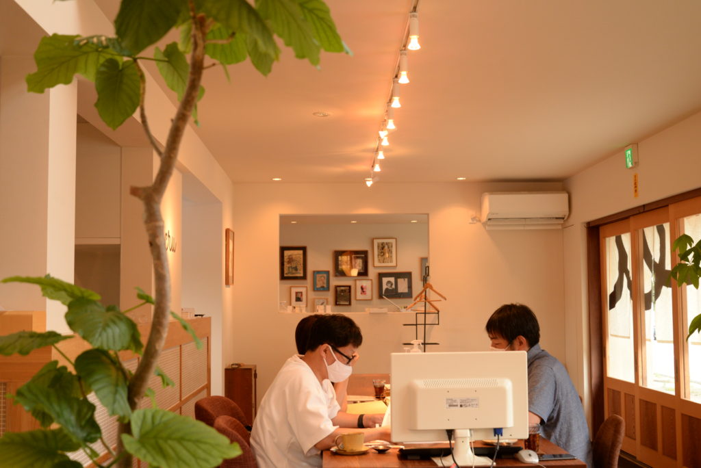 友人が集まるリビング