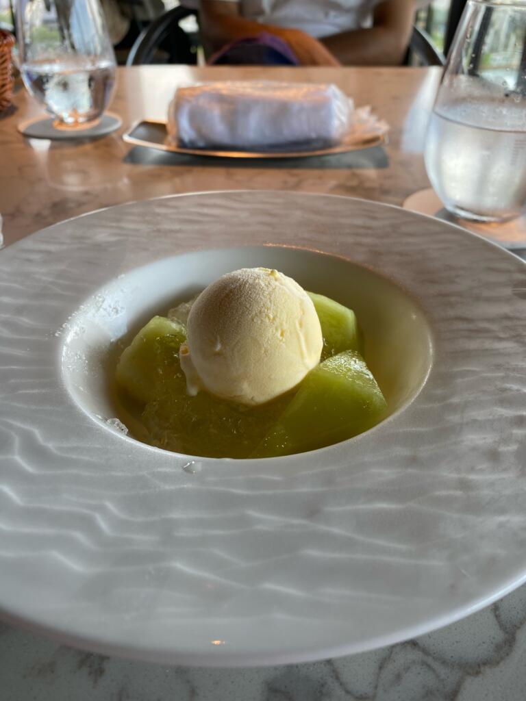 10月の絵画展に向けた京都での準備風景