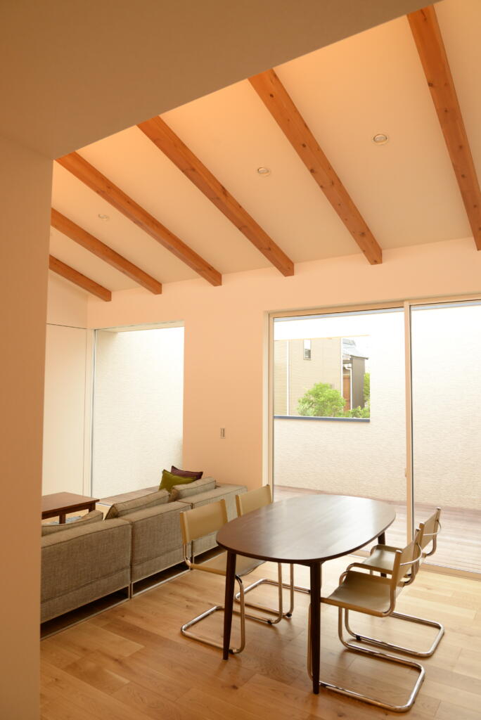 均幸の家 エントランスと外観