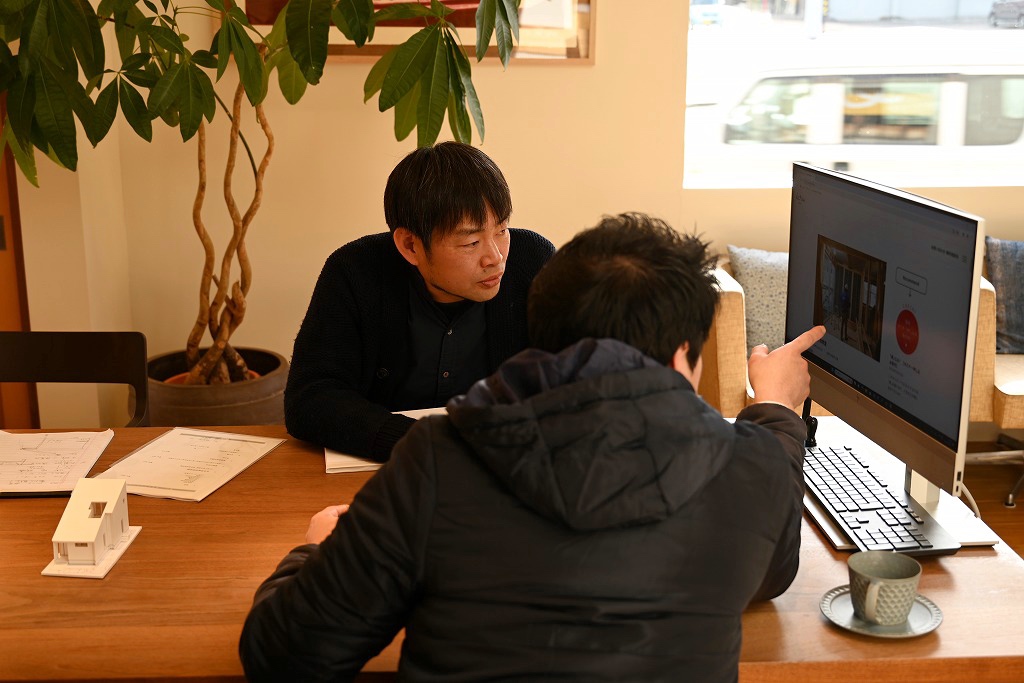 契約後の記念撮影 続く喜びの家