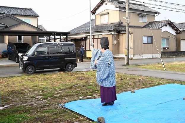 藤島神社による地鎮祭の様子 続く喜びの家