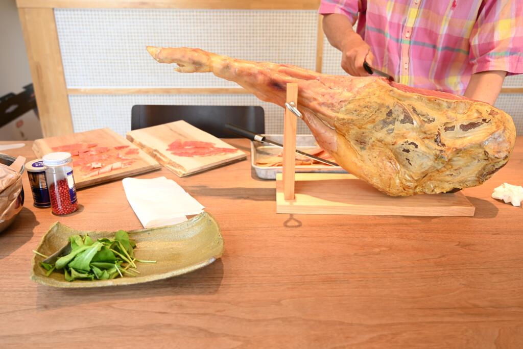 Dancing in the wasteland TOMOTAMA Hiroyuki レセプション会場の様子