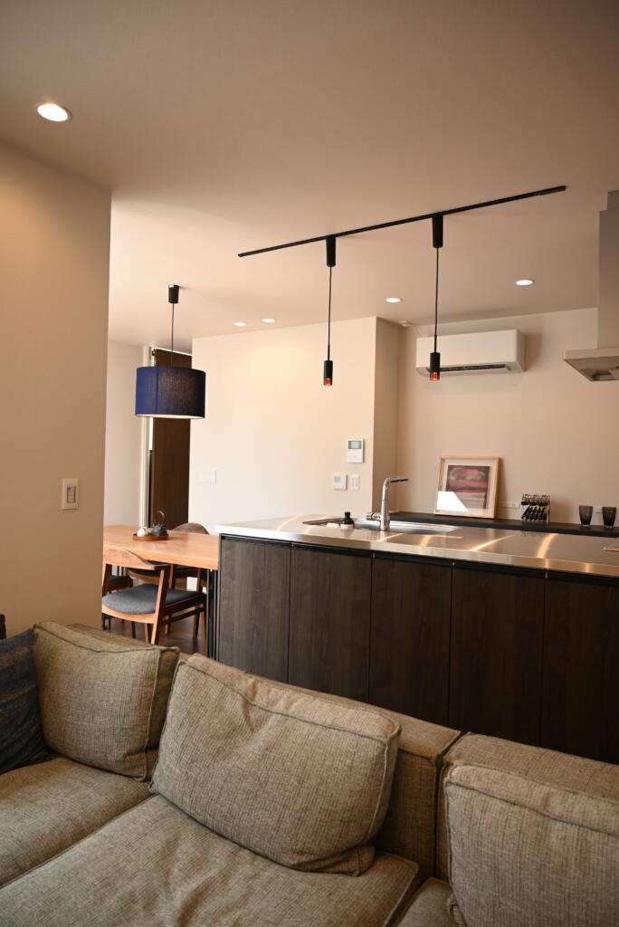 高気密高断熱、断熱施工中の様子