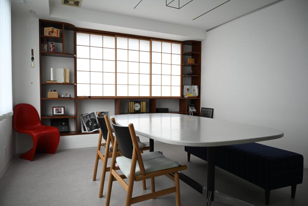 オプティックプリマのジャパネスクな応接空間