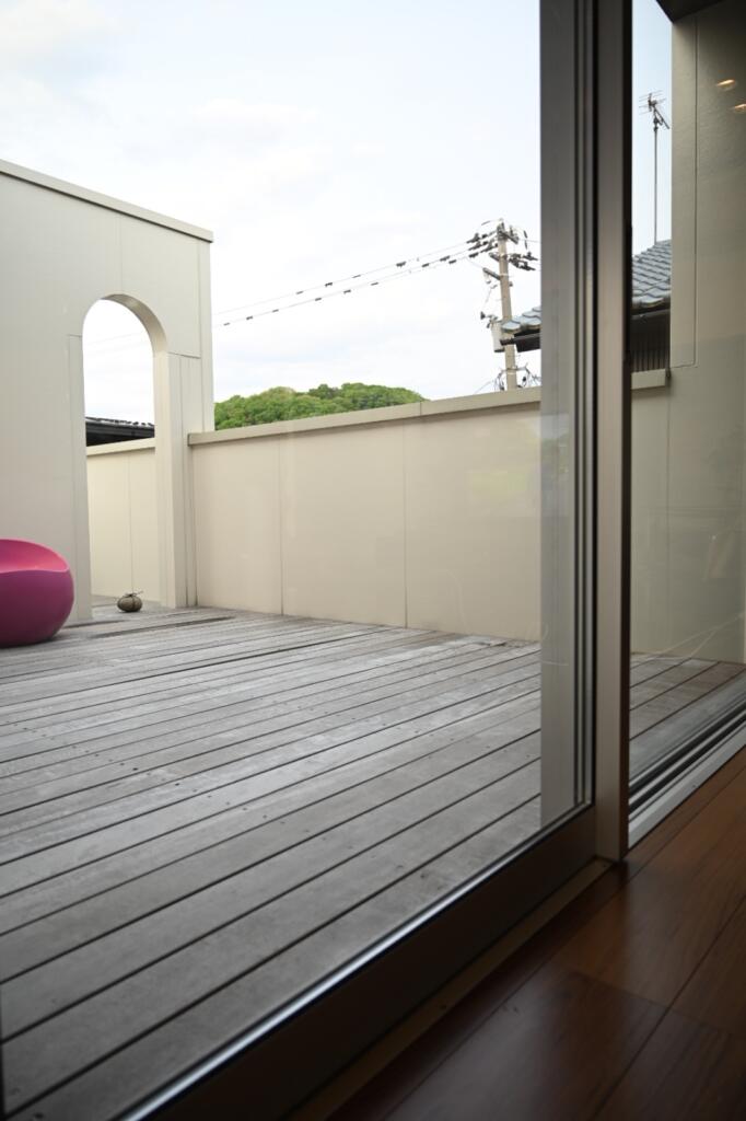 乾いたルーフテラス