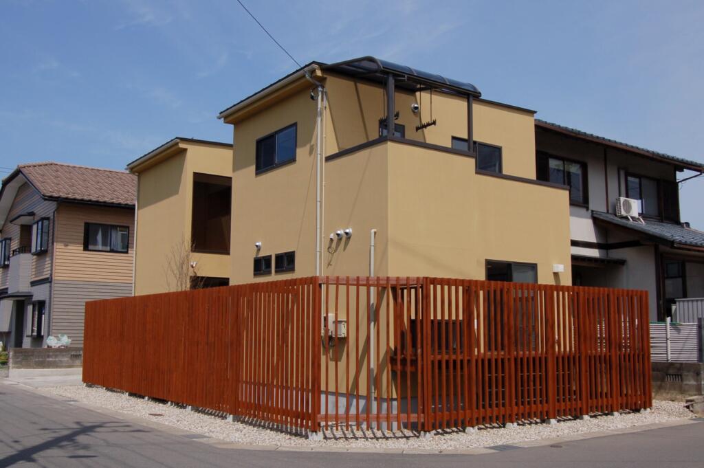 洗濯物は外で干すので、ランドリールーム（洗濯室）は外。