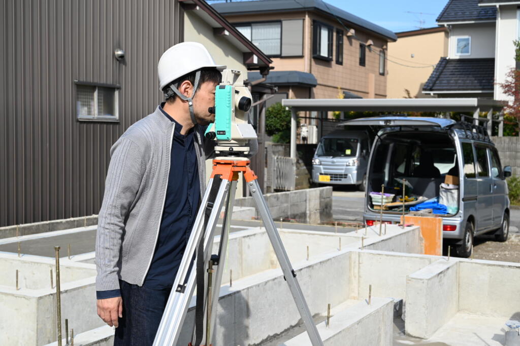 トラ墨とは、土台伏せの基準を決める重要な仕事です。
