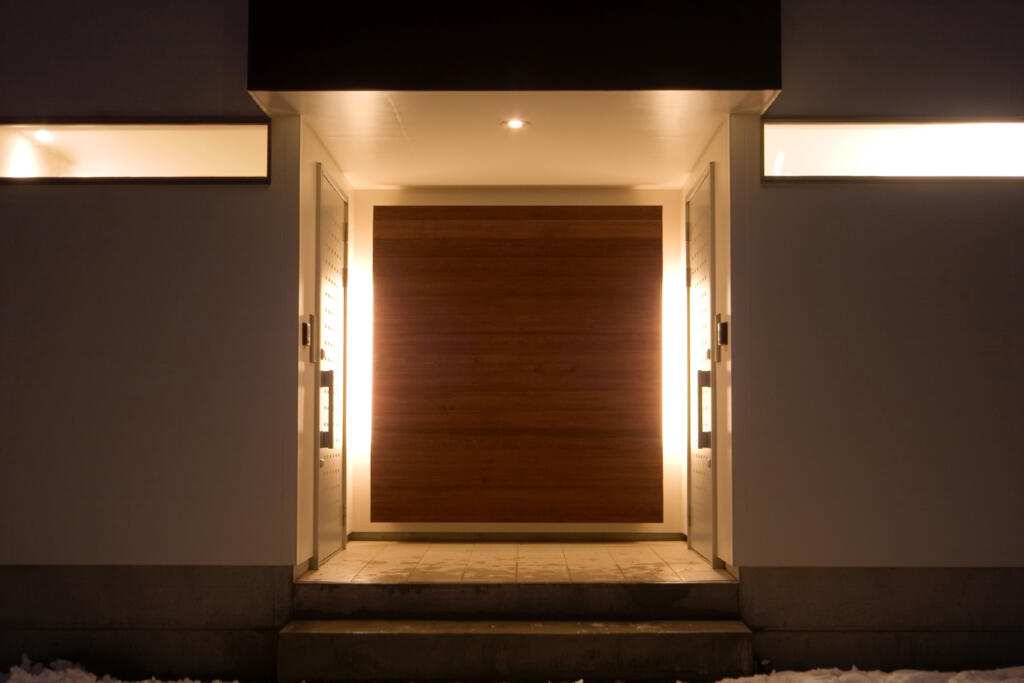 つながりの家の玄関ポーチの照明